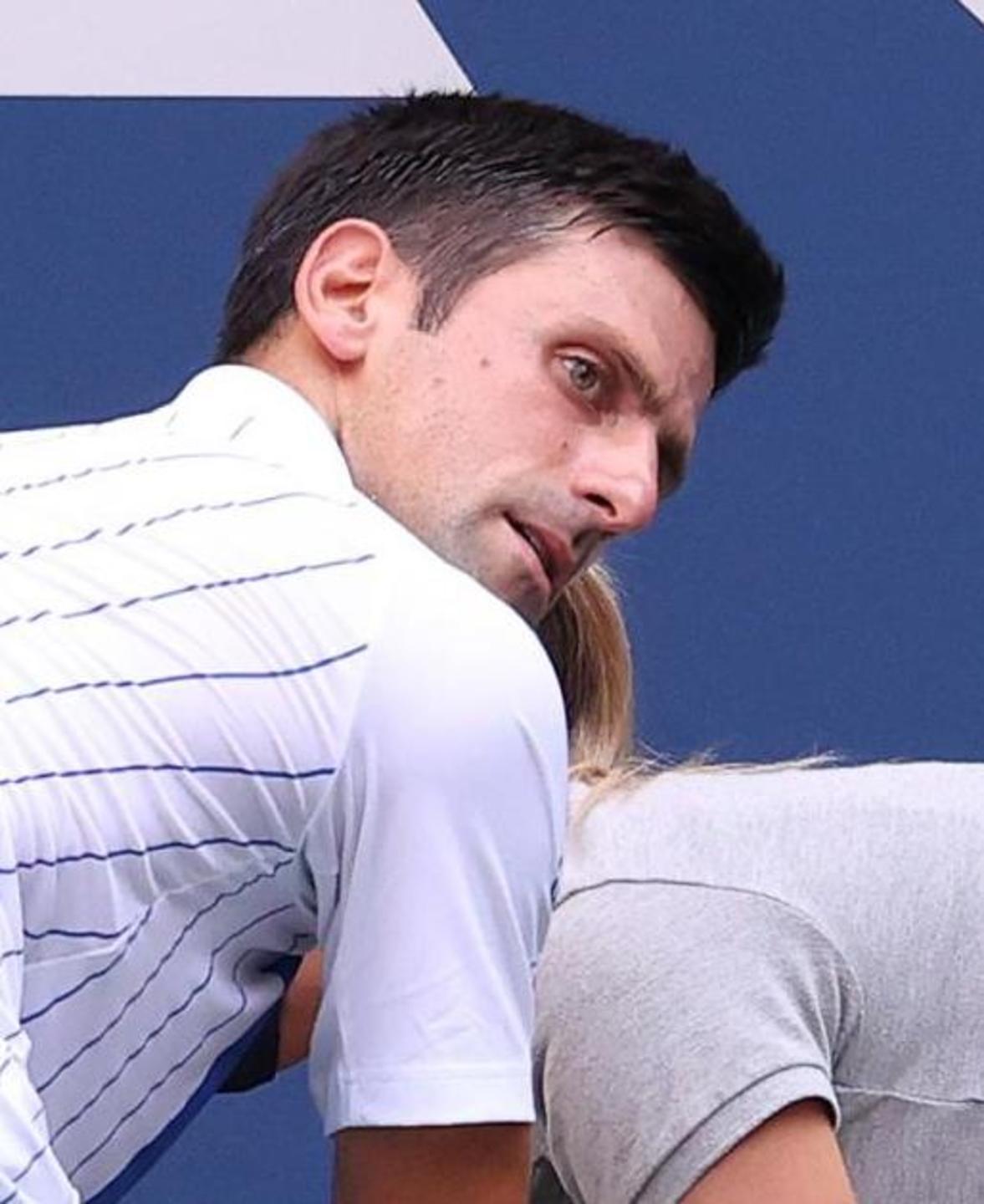 Pallata a una giudice di linea, Djokovic squalificato