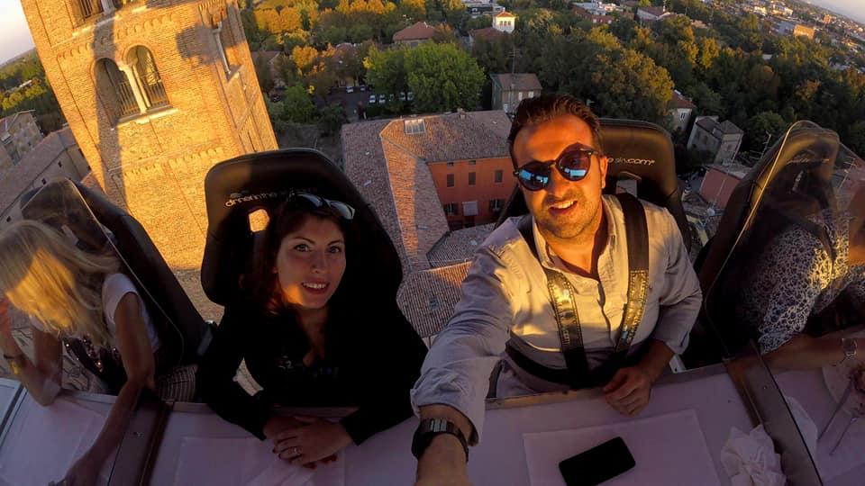 Carpi. Promesse di matrimonio sospese a 50 metri da terra 