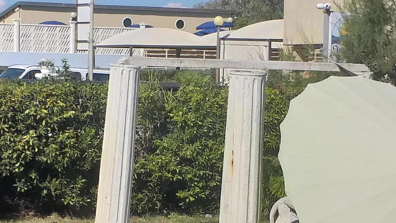 Morta schiacciata a Tirrenia, si indaga per omicidio