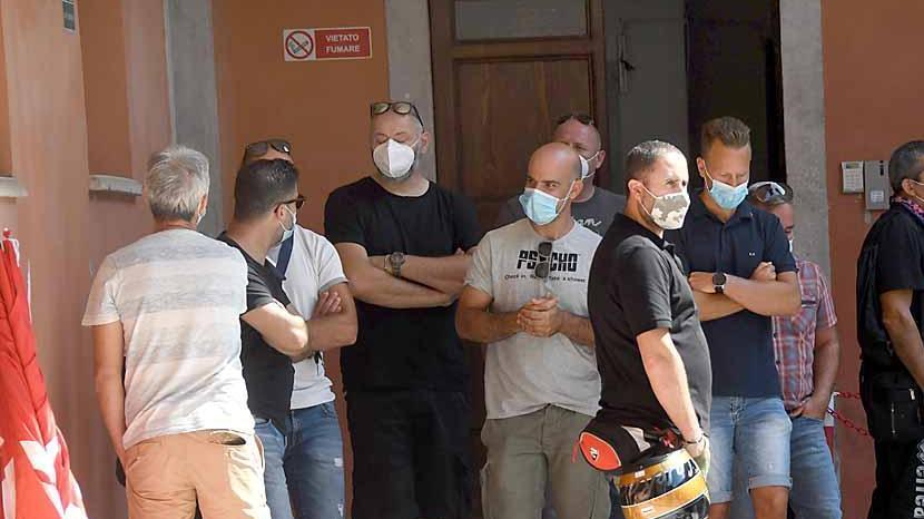 Sanac, cresce la paura. Lavoratori in prefettura per avere risposte
