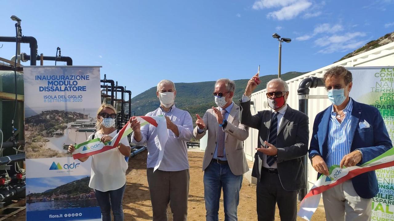 Il taglio del nastro al nuovo modulo del dissalatore di Isola del Giglio