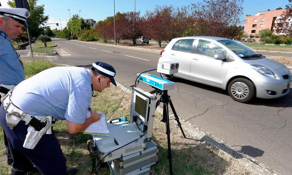 Modena Mini-riforma del codice della strada Il Comune pensa a un velox in viale Italia 