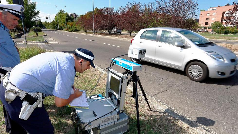 Modena Mini-riforma del codice della strada Il Comune pensa a un velox in viale Italia