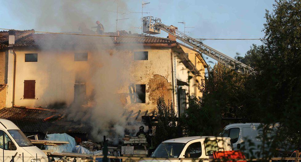 La palazzina a fuoco a Chiozza