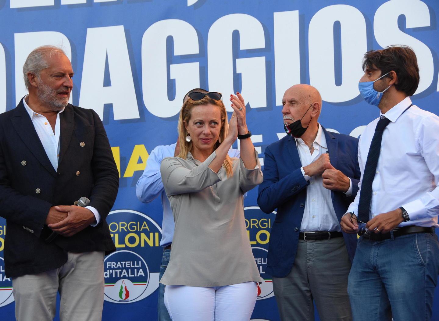 Giorgia Meloni in piazza Ceccherini ringrazia i grossetani e il vescovo 