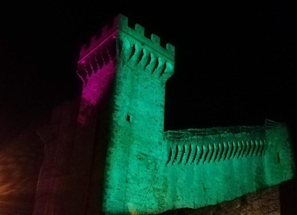 La suggestione delle luci fa splendere il borgo antico 