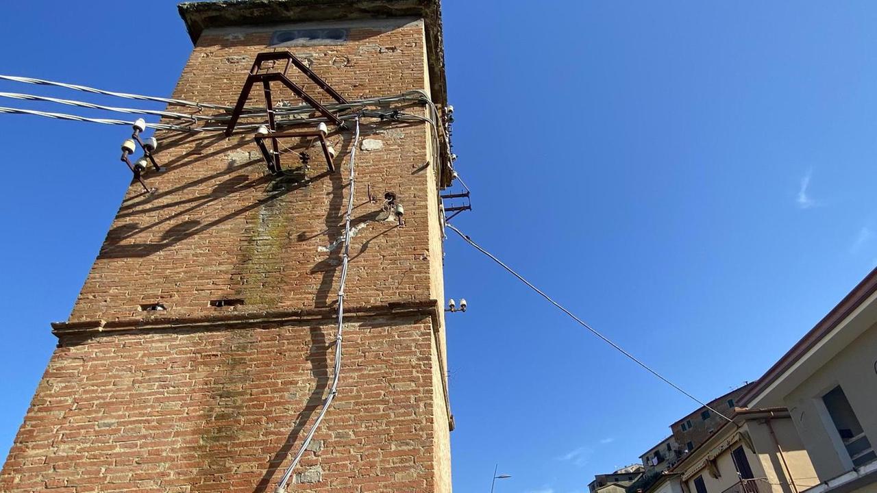 Abbattuta definitivamente la vecchia e degradata cabina dell’Enel
