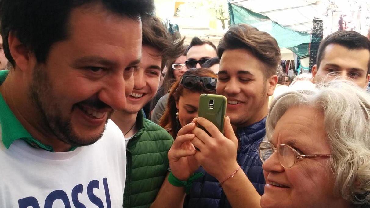 Matteo Salvini arriva al mercato di Fucecchio