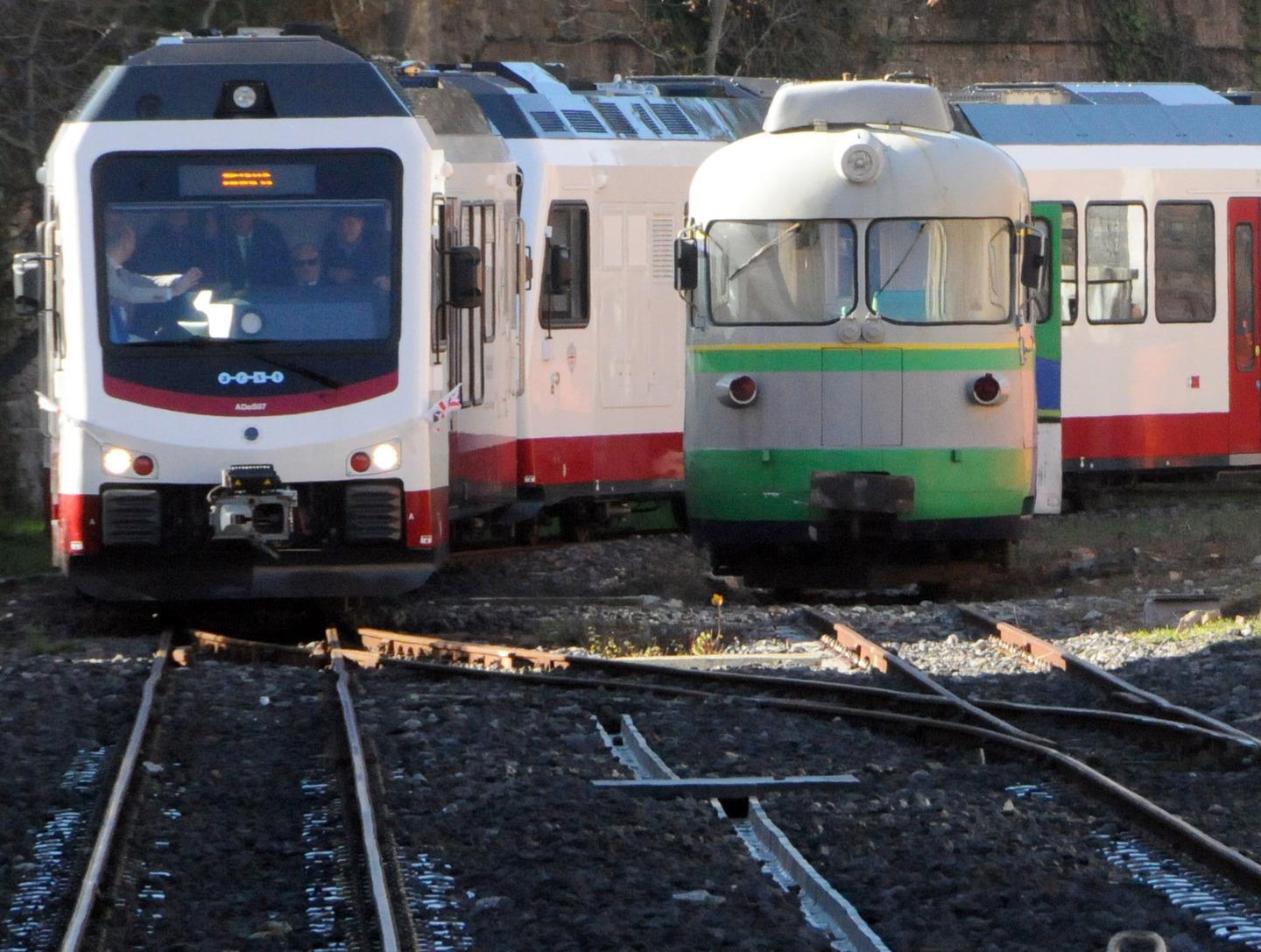 Loiri sale sul treno del mare «Una fermata anche da noi»