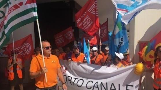 Un’agenzia per salvare 200 portuali