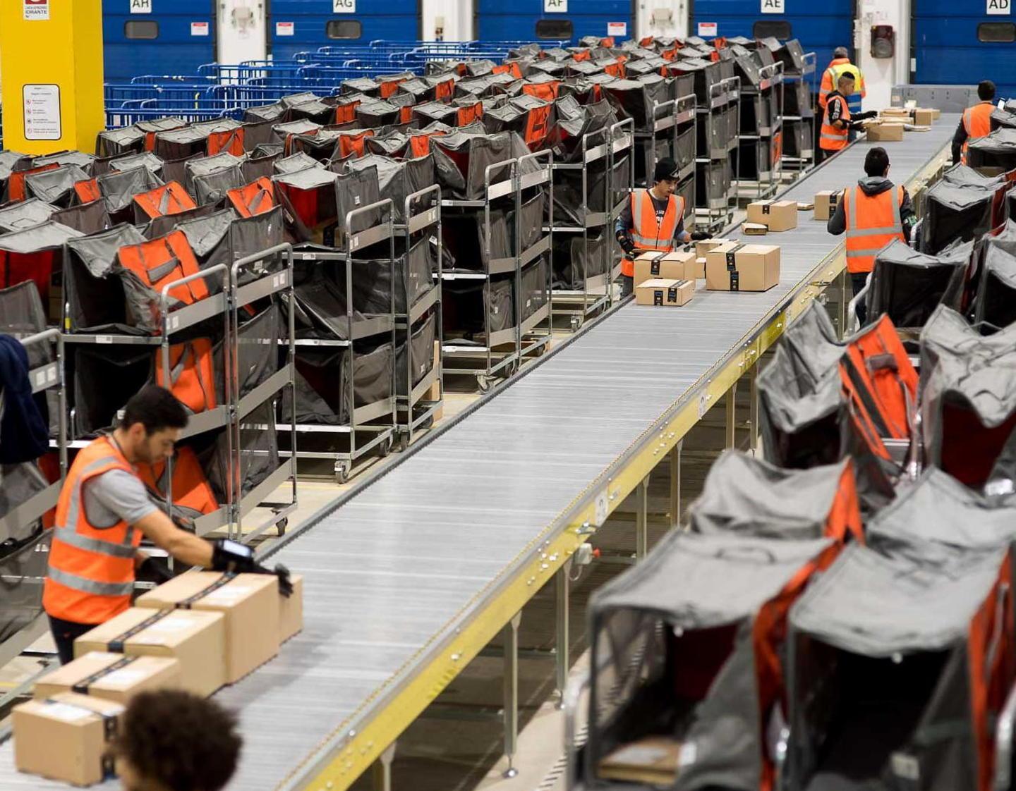 Amazon a Pisa e a Calenzano: via al reclutamento per 100 magazzinieri 