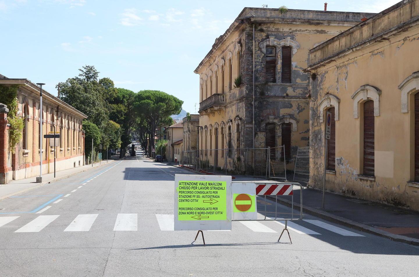 Il “Gioco dell’Oca” di via Marconi ma venerdì i lavori saranno terminati 