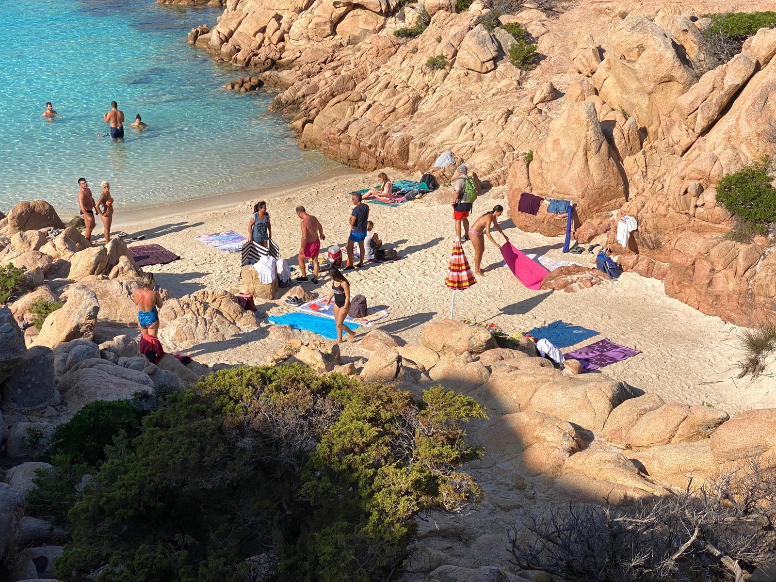 L'immagine scattata stamane 9 settembre a Cala Coticcio