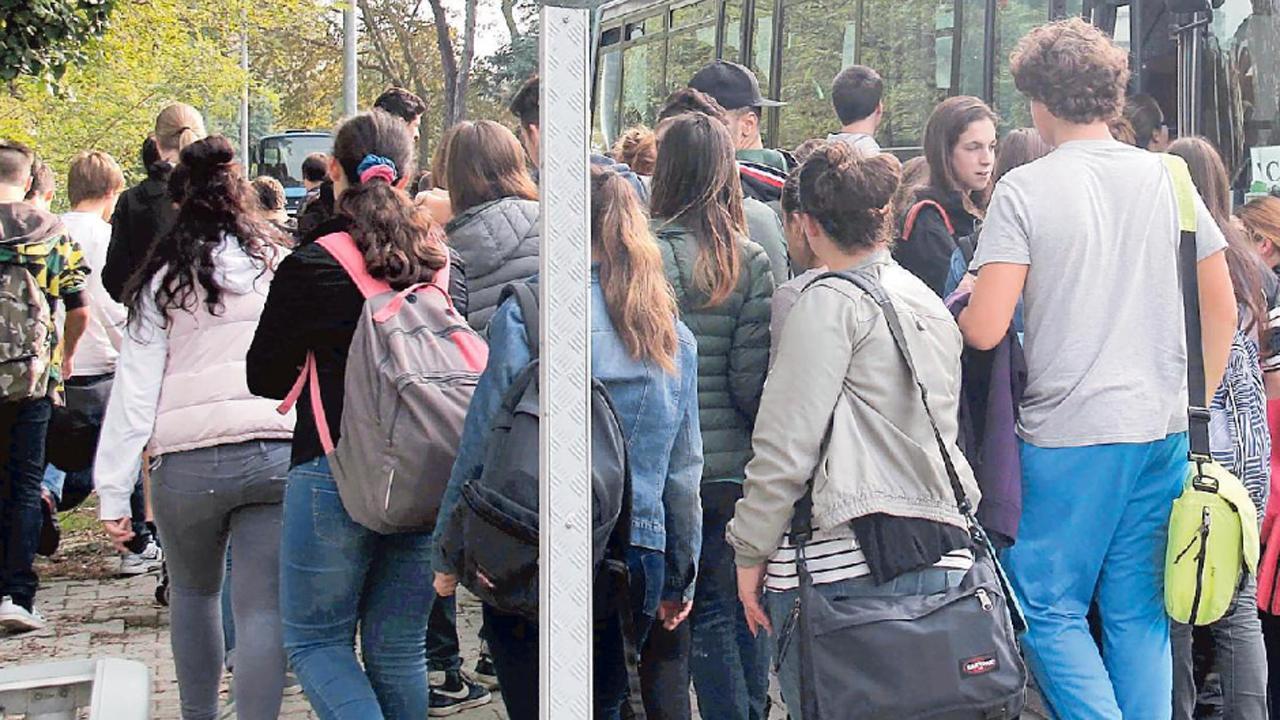 Mancano ancora ventotto autobus per accompagnare gli studenti a scuola 