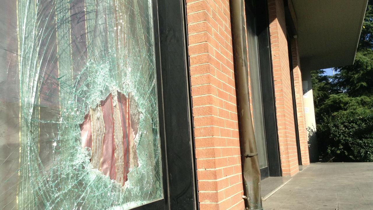 Già scarcerato il giovane che ha sfondato la vetrina della sala slot
