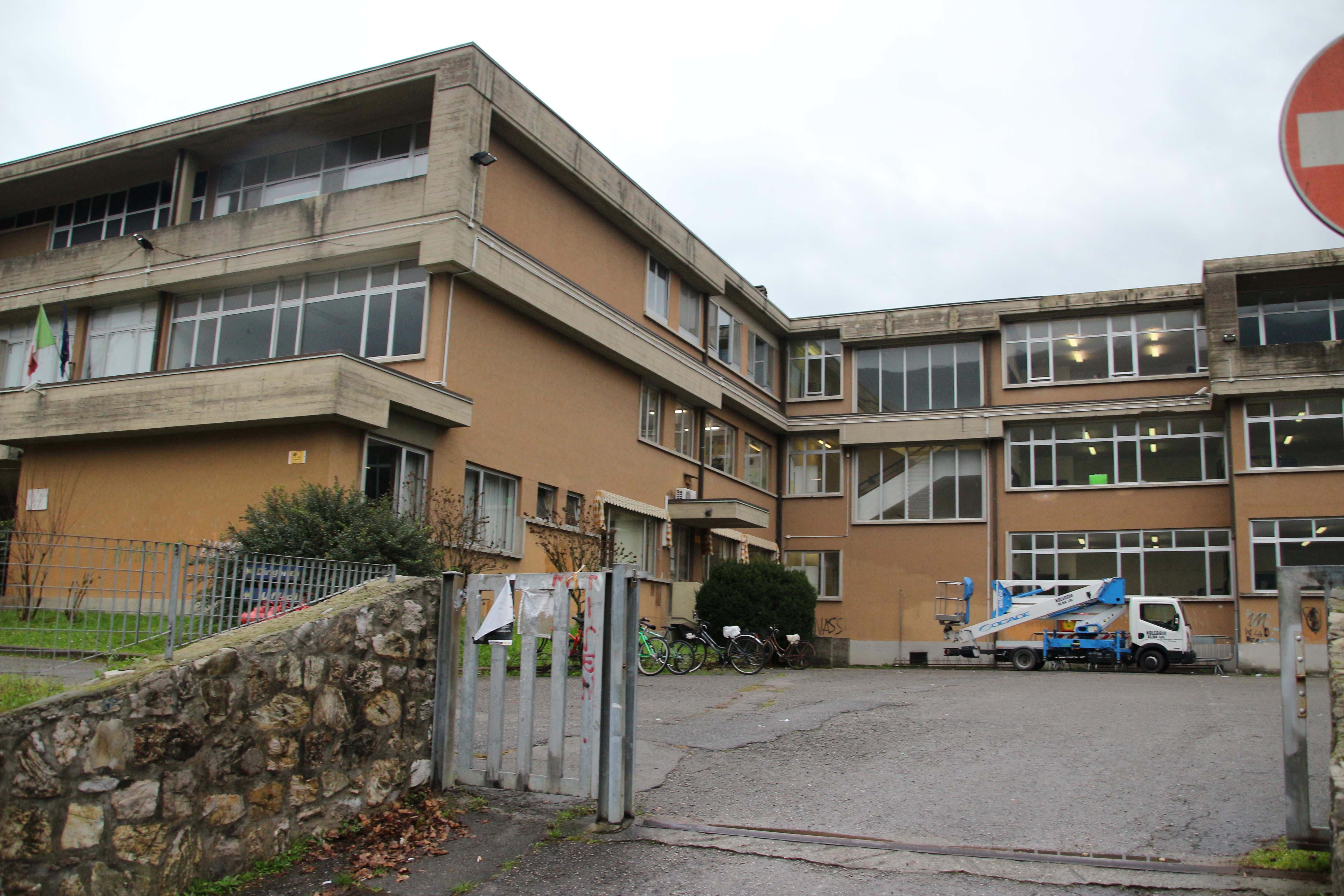Le scuole medie Pistelli