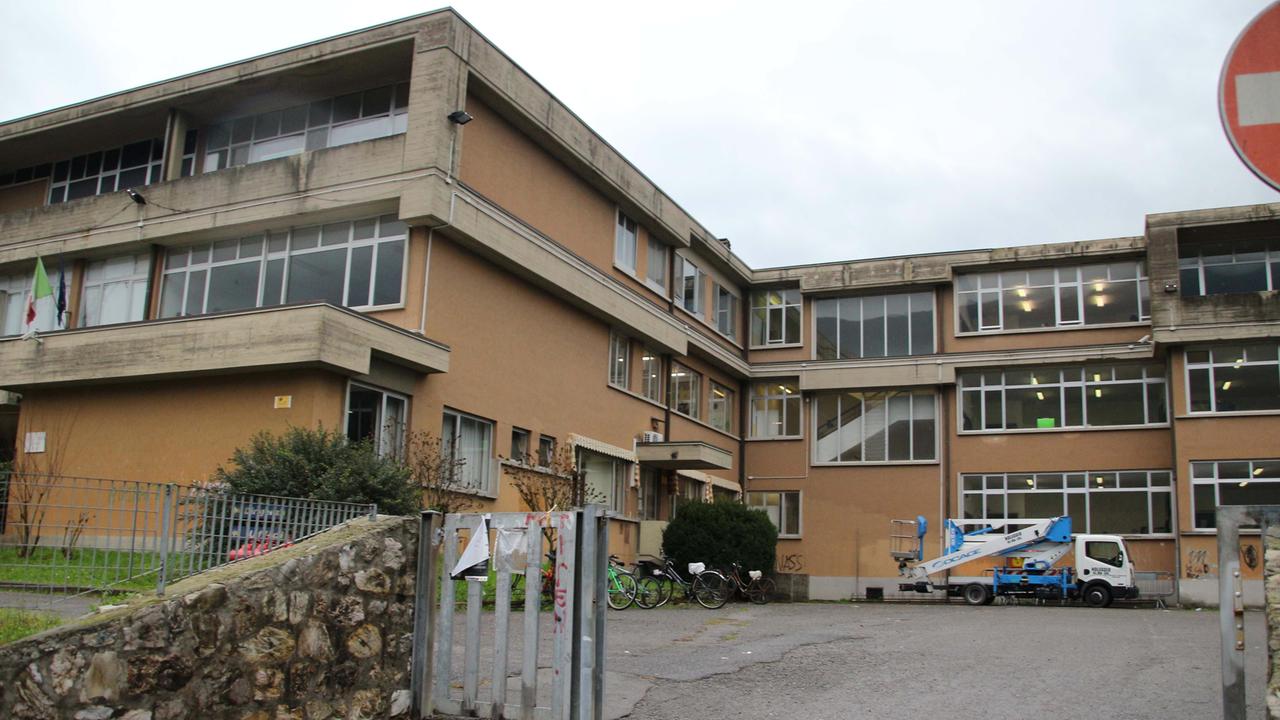 Le scuole medie Pistelli