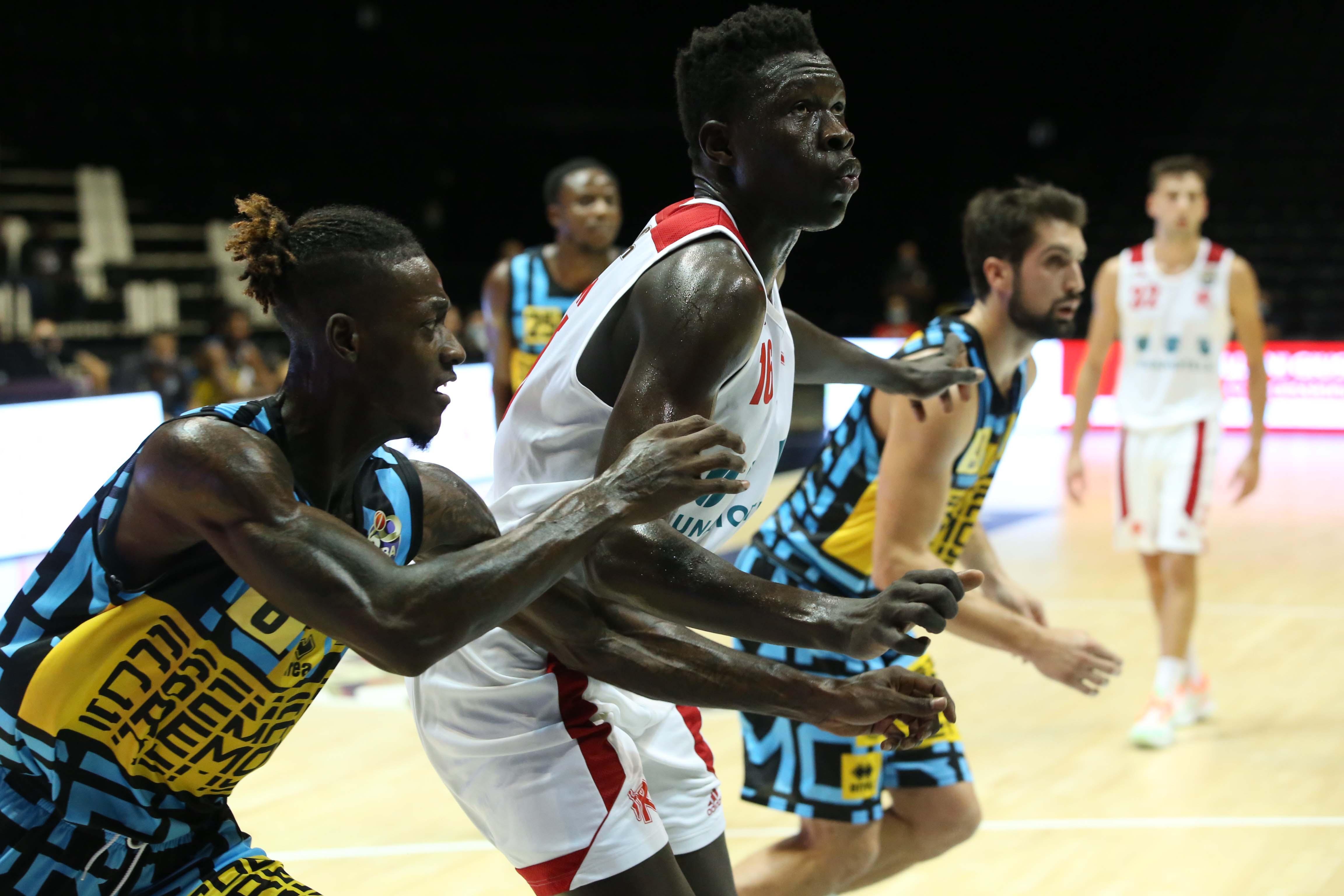 Una schiacciata del giovane talento biancorosso Ibrahim Cham