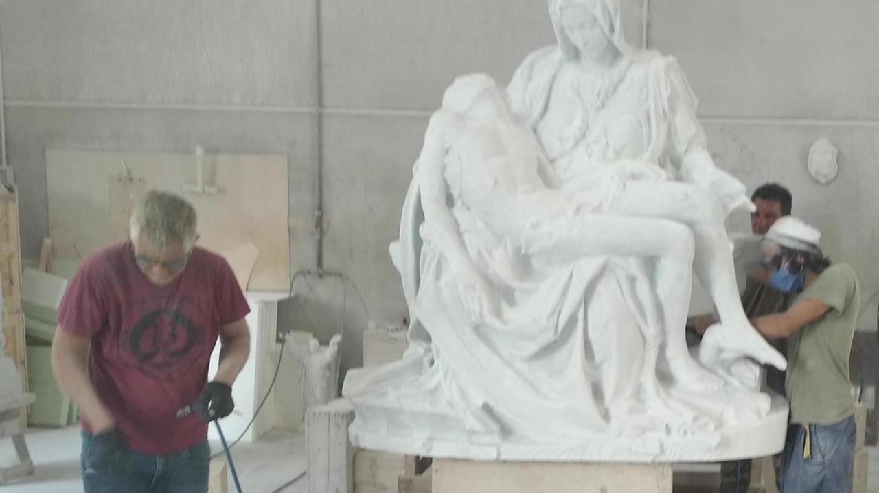 Una copia perfetta della Pietà scolpita nei Laboratori Pedrini