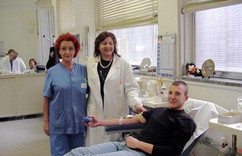 Grave carenza di sangue L’Asl: «Venite a donare» 