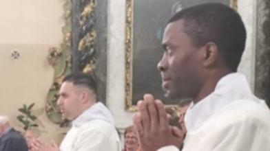 Una cerimonia solenne a Massa per i nuovi sacerdoti Jules e Luca