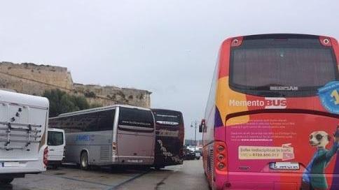 Si rivedono sull’isola i bus turistici «Solo lampi isolati in una stagione buia»