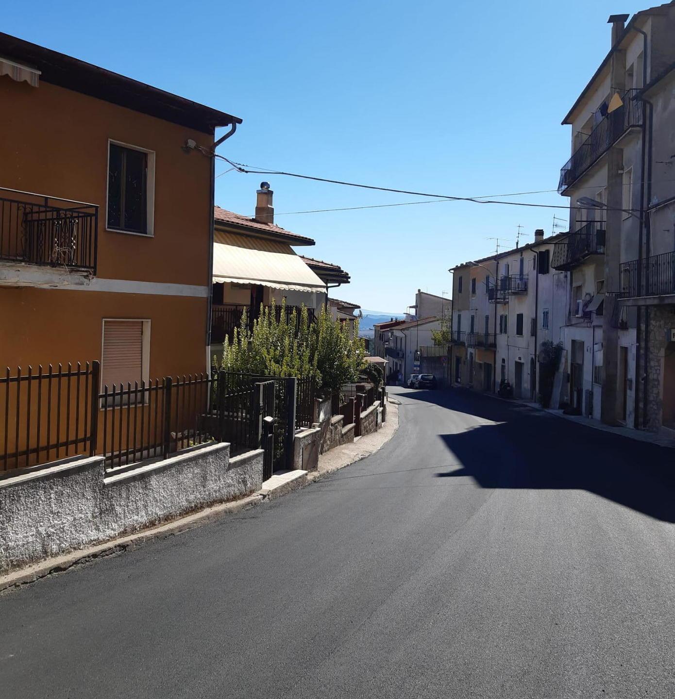 Asfalto e segnaletica nuova in centro