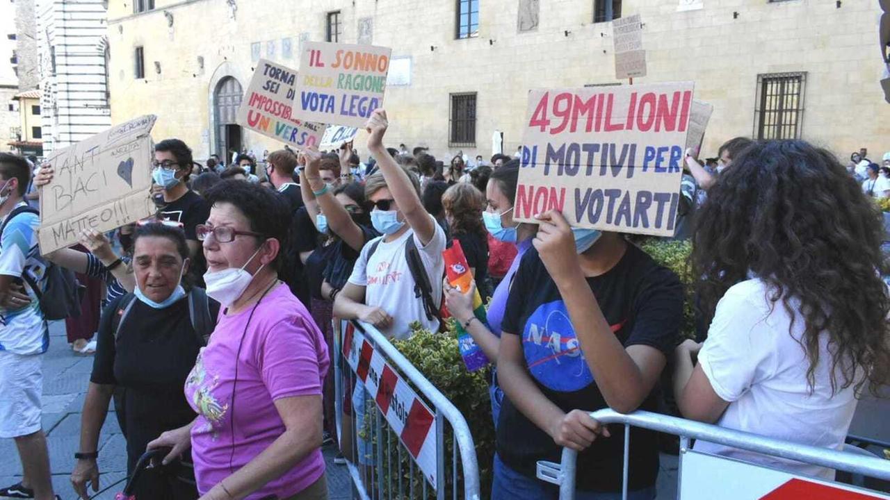 «Noi allontanati dalla piazza per la maglietta di Open Arms»
