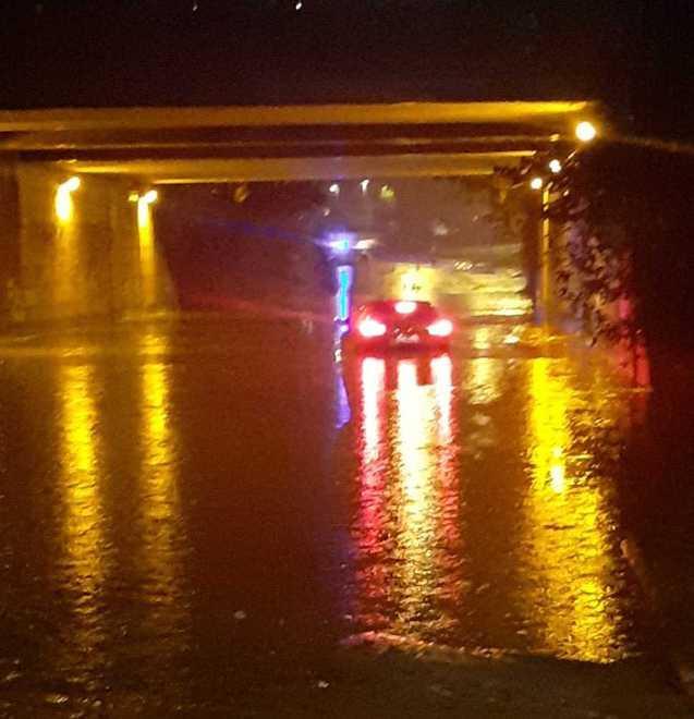 Sottopassi allagati recuperata un’auto