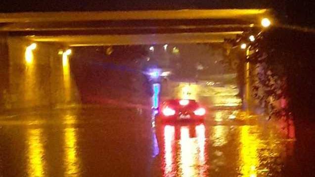 Sottopassi allagati recuperata un’auto