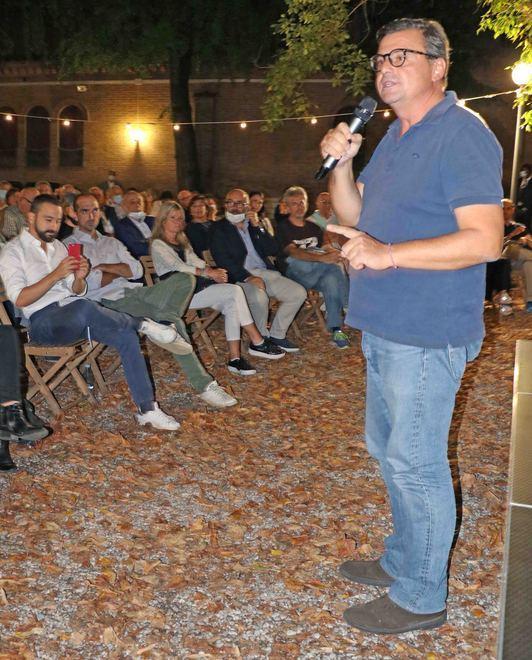 Camere di commercio Calenda, sì alla fusione 
