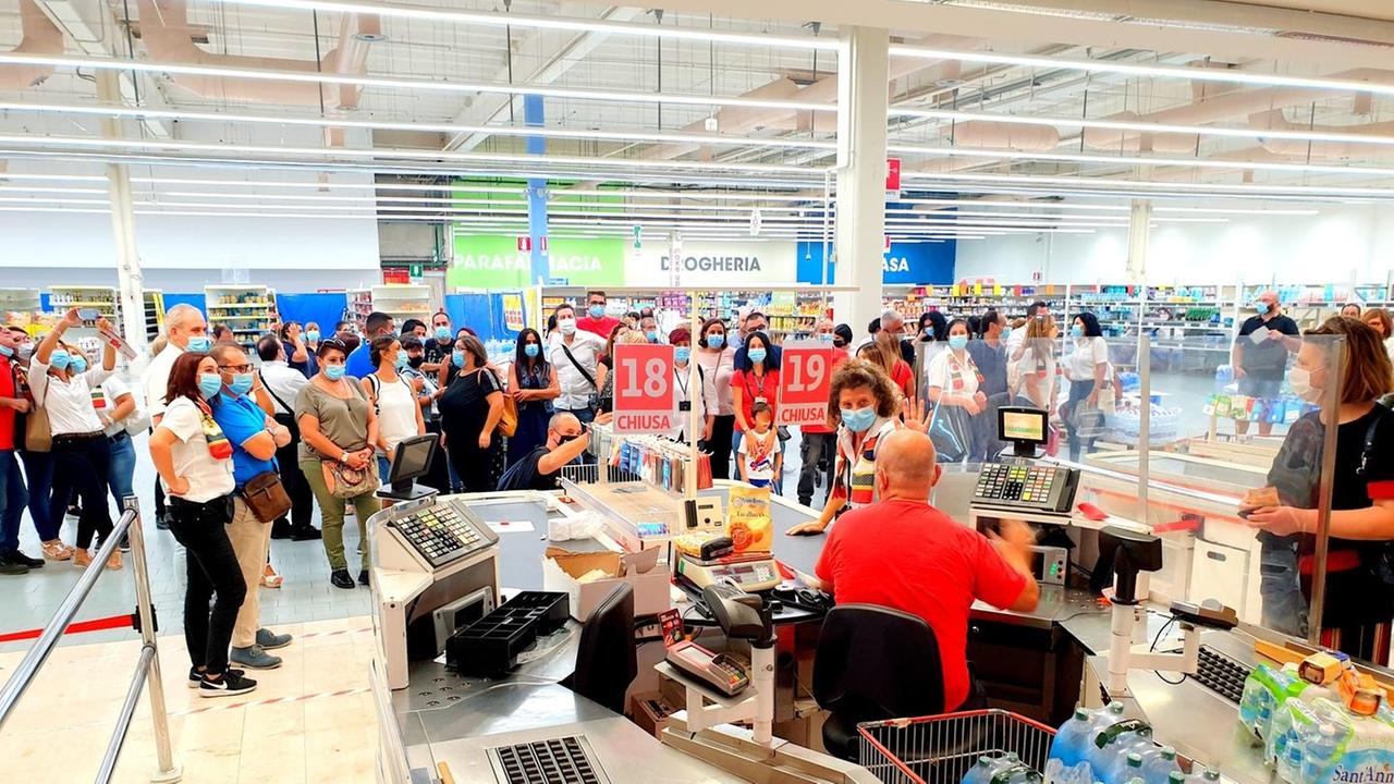 Sassari, l’ultimo scontrino dell’Auchan 