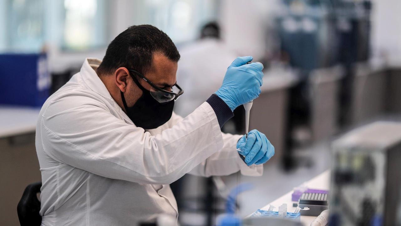 «Reazione grave per un volontario». Sospesi i test del vaccino anti-Covid