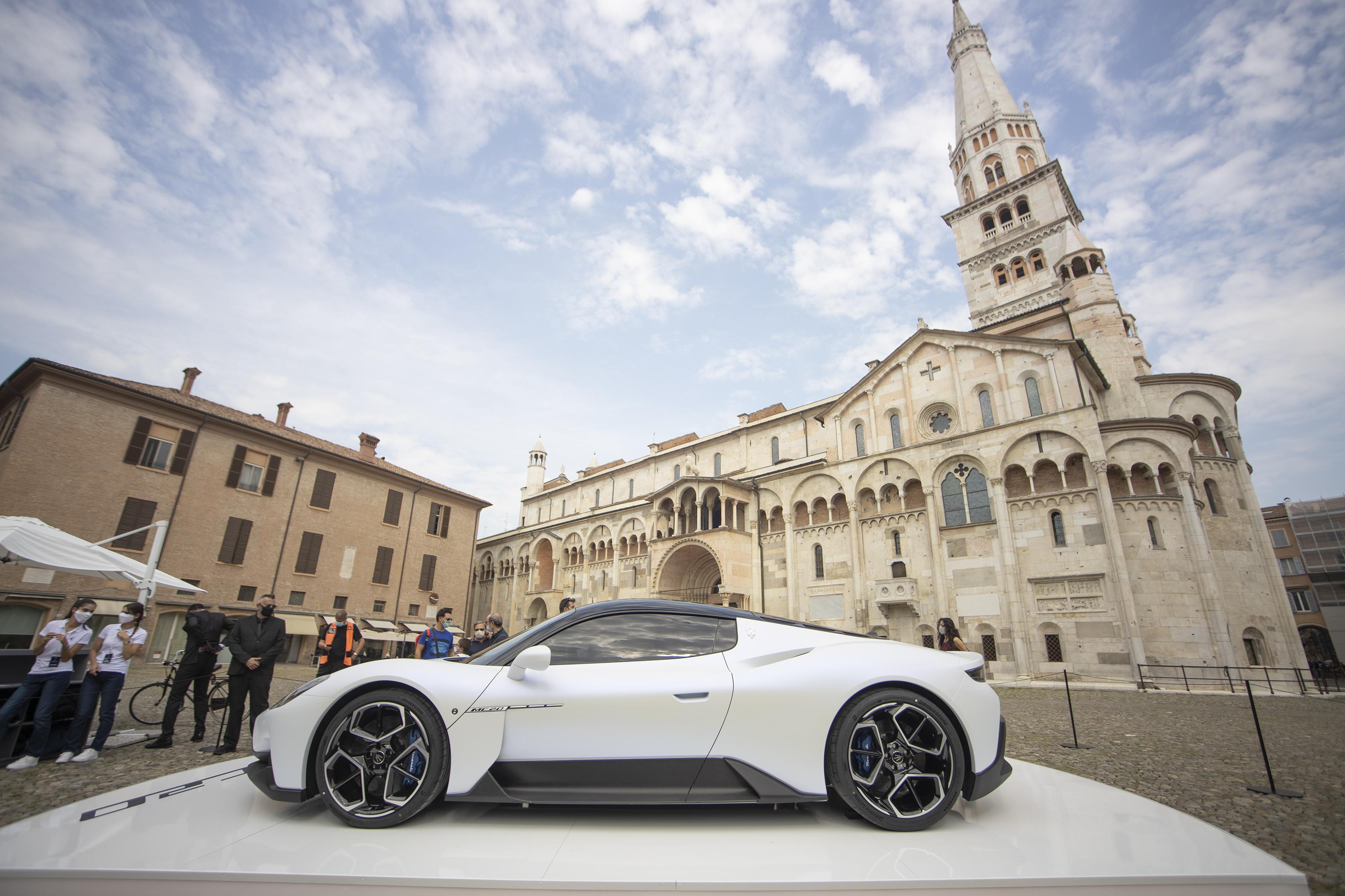 Modena, Manley entusiasta della Mc20 assicura "Maserati è uno dei gioielli della corona Fca"