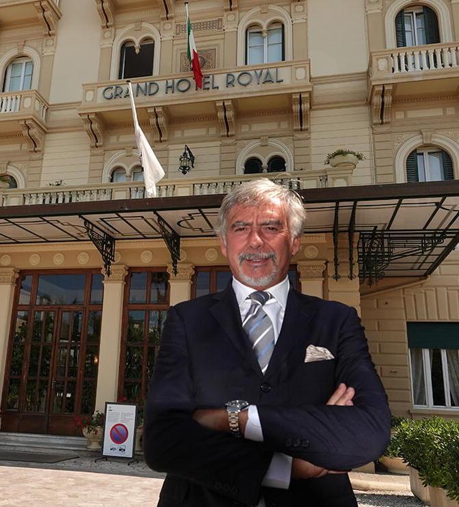 L'hotel Royal anticipa la chiusura di un mese