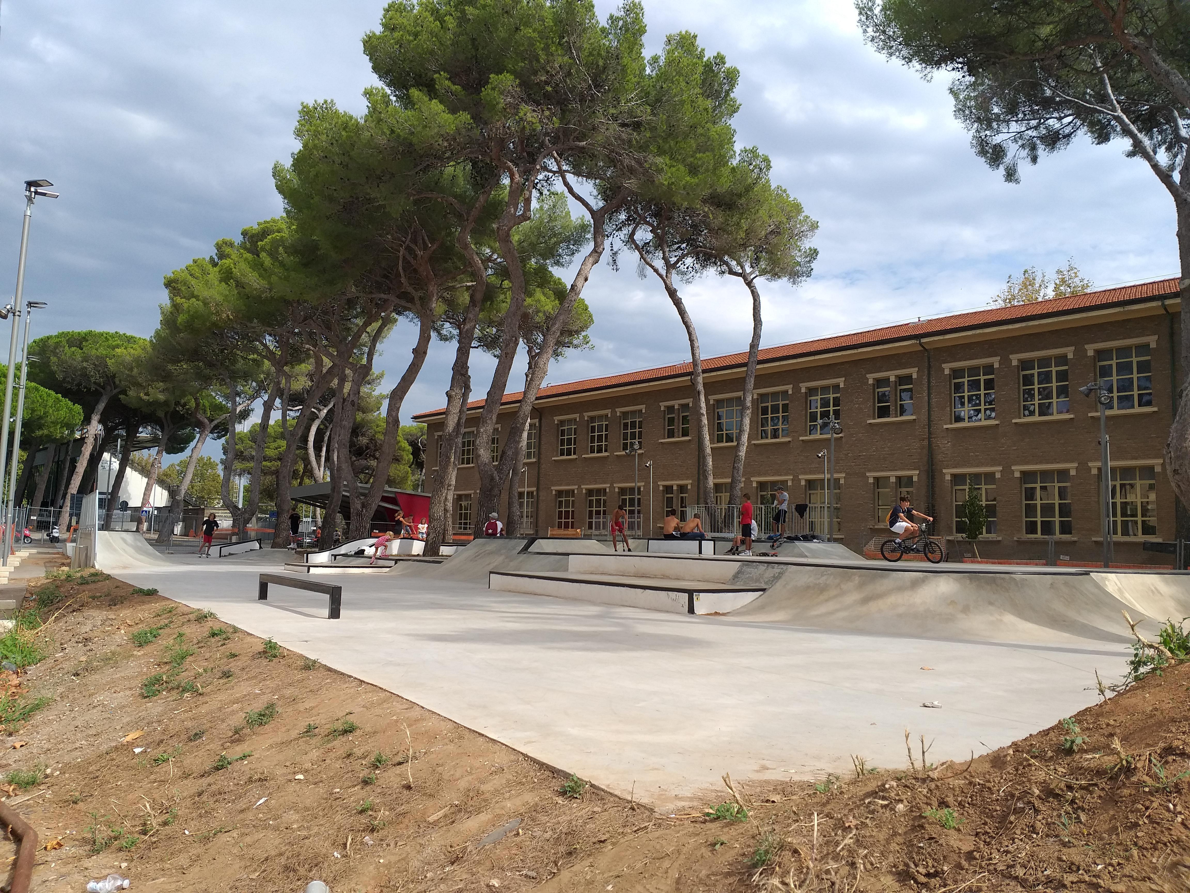 La pista da skate in piazza della Repubblica a Solvay pronta a fine mese, mancano le barriere laterali 