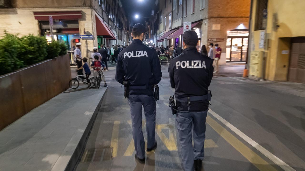 Ferrara, sorpresa con hashish e marijuana: arrestata per spaccio