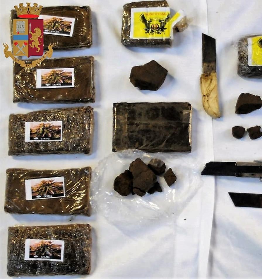 Spaccio di hashish «per colpa della crisi» Arrestato un 37 enne