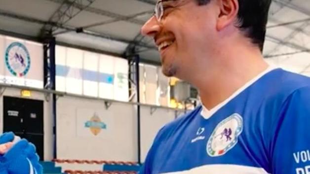 La maglia dell’hockey fa infuriare la Lega