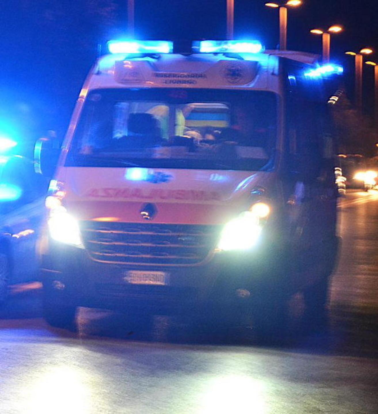 Ferito alla gola con una bottiglia Tragedia sfiorata in piazza Garibaldi 