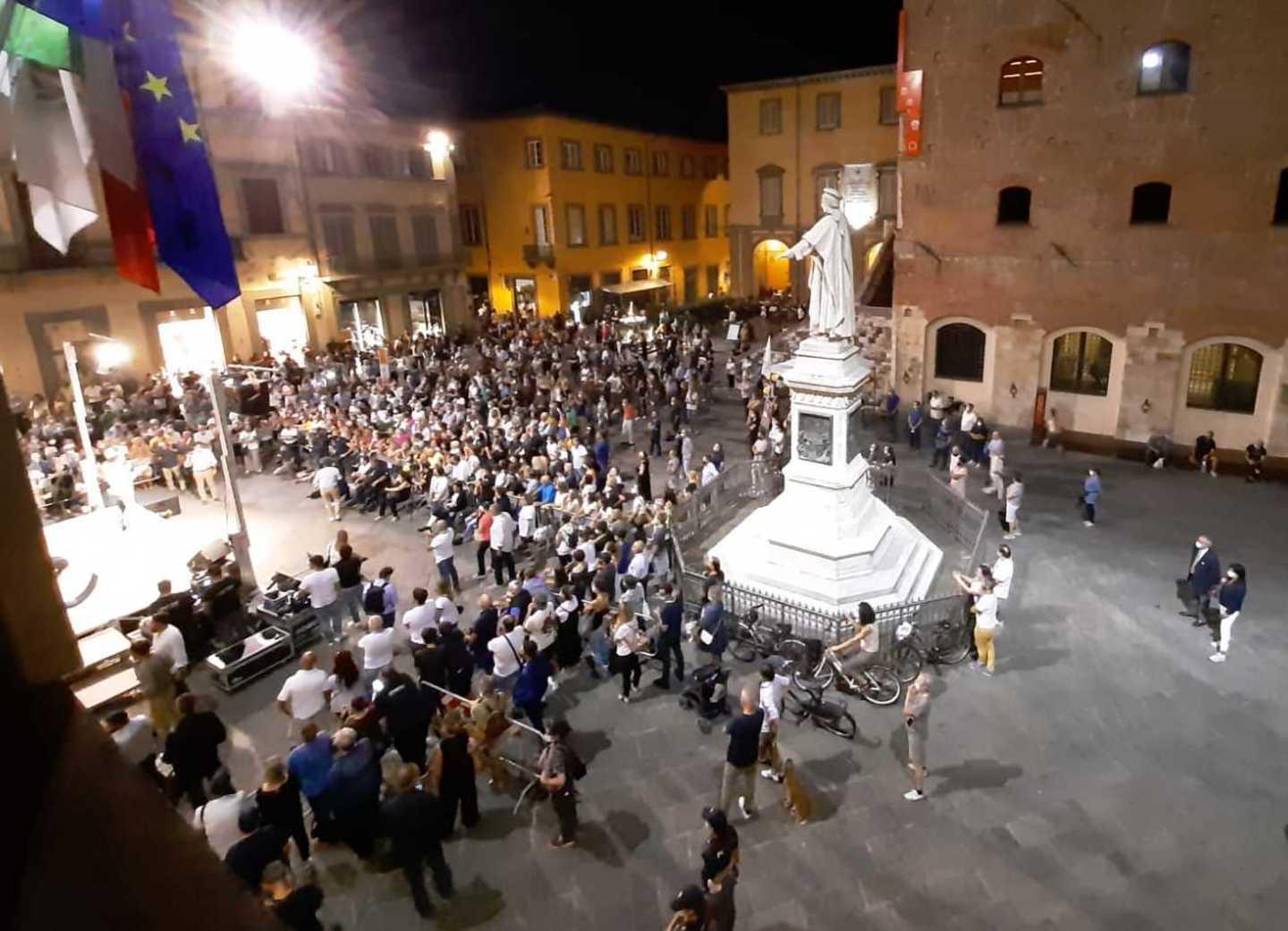 Salvini è un mezzo flop La piazza non si riempie 