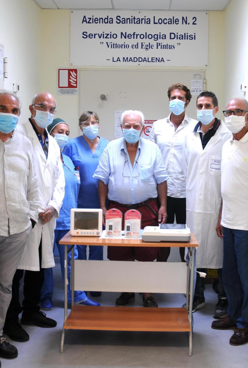 Doni all’ospedale dagli “Amici dell’arcipelago”