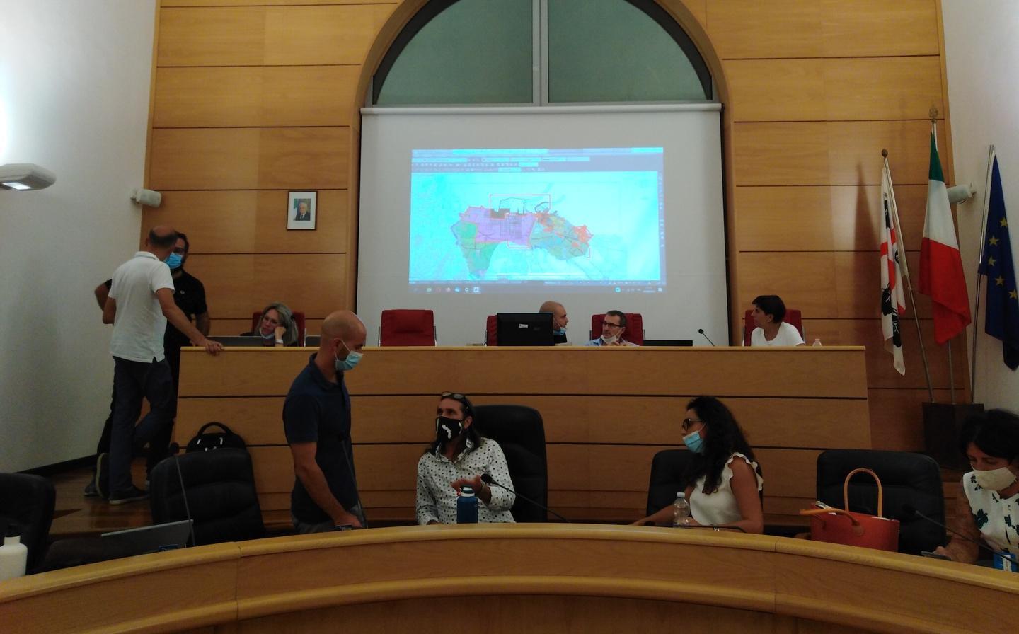 Puc, ok alle osservazioni ma con i soli voti del M5S 