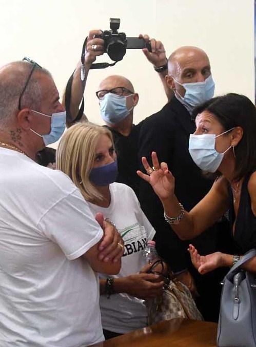 Un momento dell’incontro tra la ministra De Micheli e i comitati di Albiano