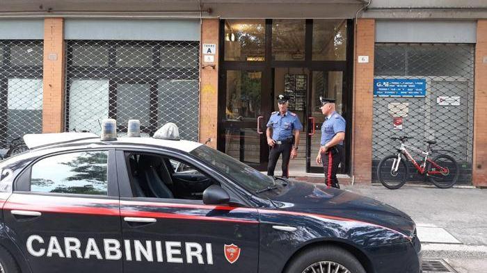 Ferrara, bimba di un anno rischia di soffocare: salvata dai carabinieri