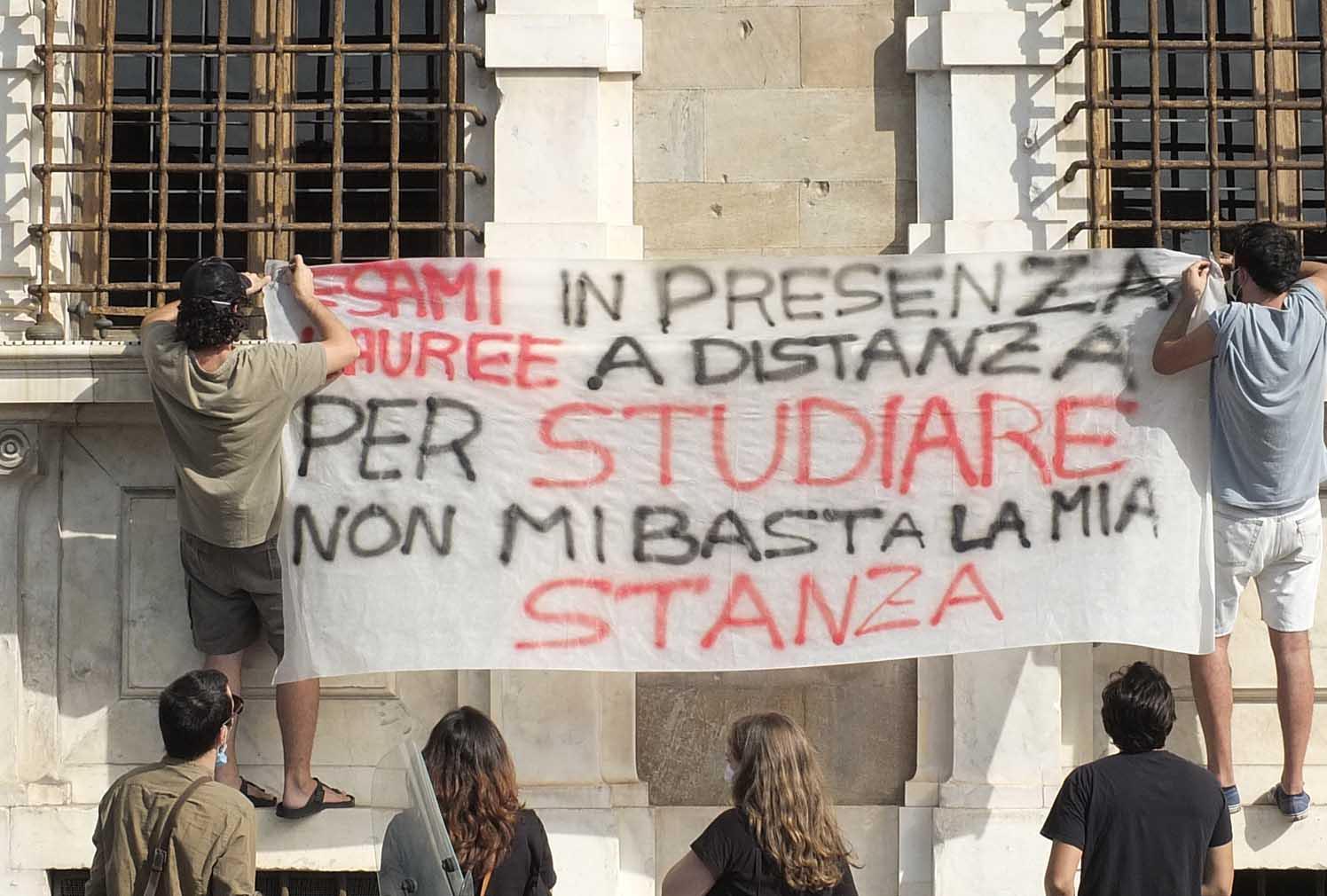 Sos degli studenti al rettorato: «Per studiare non mi basta la mia stanza» 