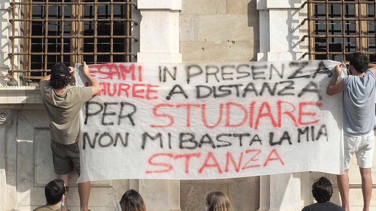 Sos degli studenti al rettorato: «Per studiare non mi basta la mia stanza»