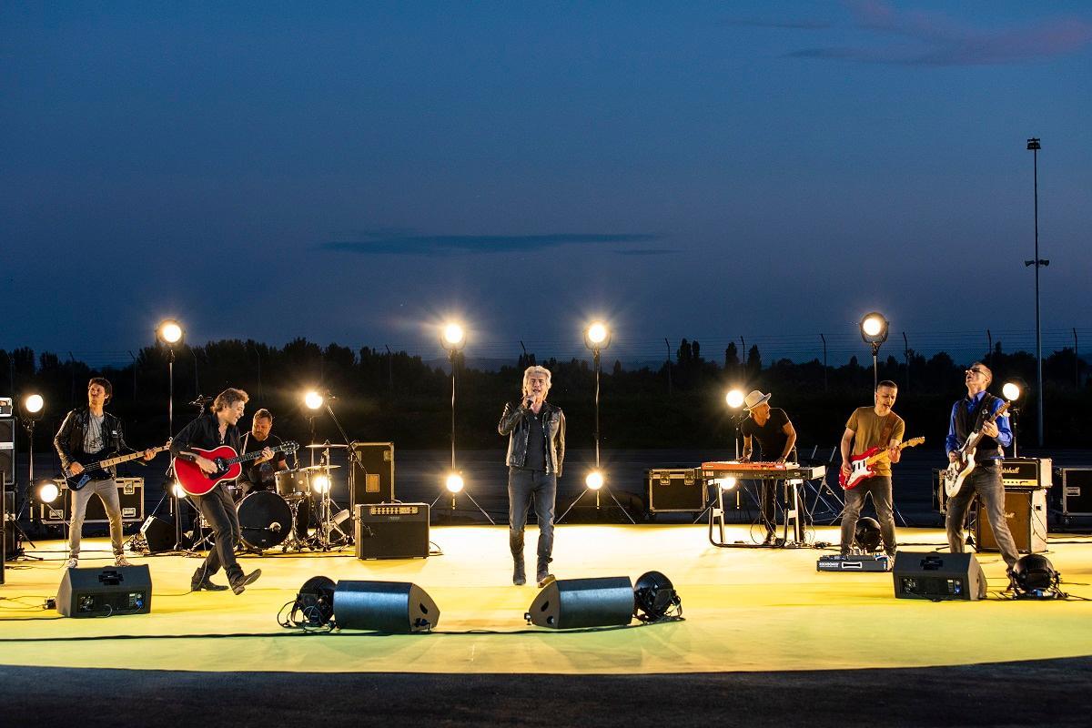L’immensa (e vuota) Arena Campovolo inaugurata su Rai Uno da Luciano Ligabue