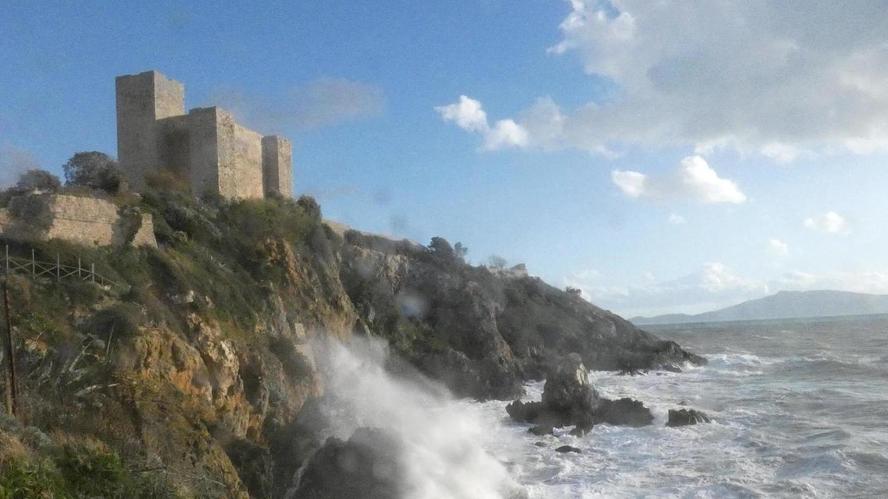 Dalla rocca il profumo del mare:Talamone, uno sguardo all’infinito