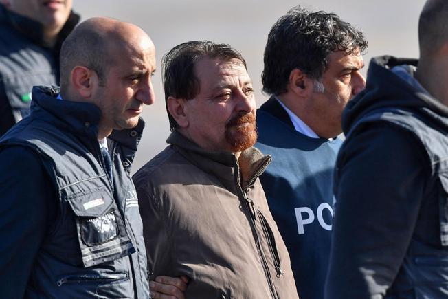 Battisti dal carcere a Massama: «Sono sequestrato e prigioniero»